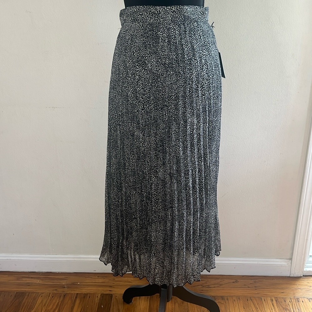 Black And White Long Pleated Skirt By Japna